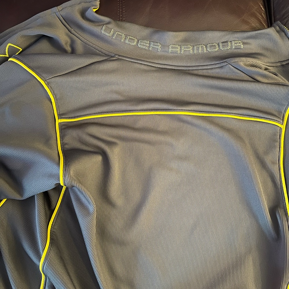 Large Under Armour Men jacket